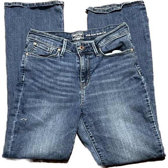 Levi Strauss signature women’s size 4, mid rise, boot, cut jeans ￼ - Picture 1 of 8